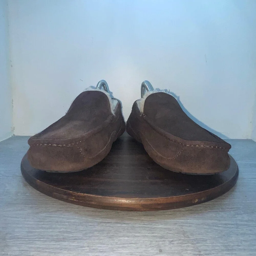 UGG 1101110 Men's Brown Sheepskin Suede Slippers Moccasin Shoes Size 9 Comfort
